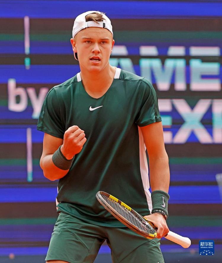 冷静并做出 冷静并做出