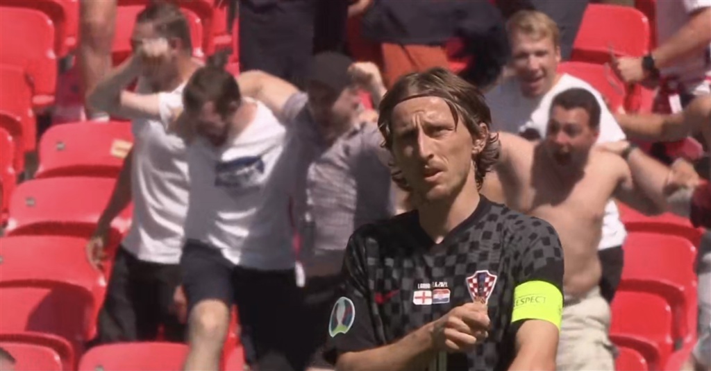 喊声此起彼 喊声此起彼